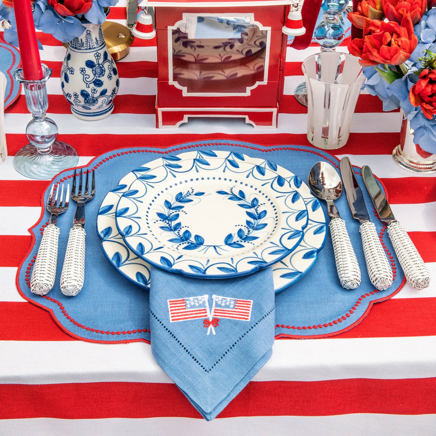 Elizabeth Blue Garland Dinner & Starter Plates (Set of 8)