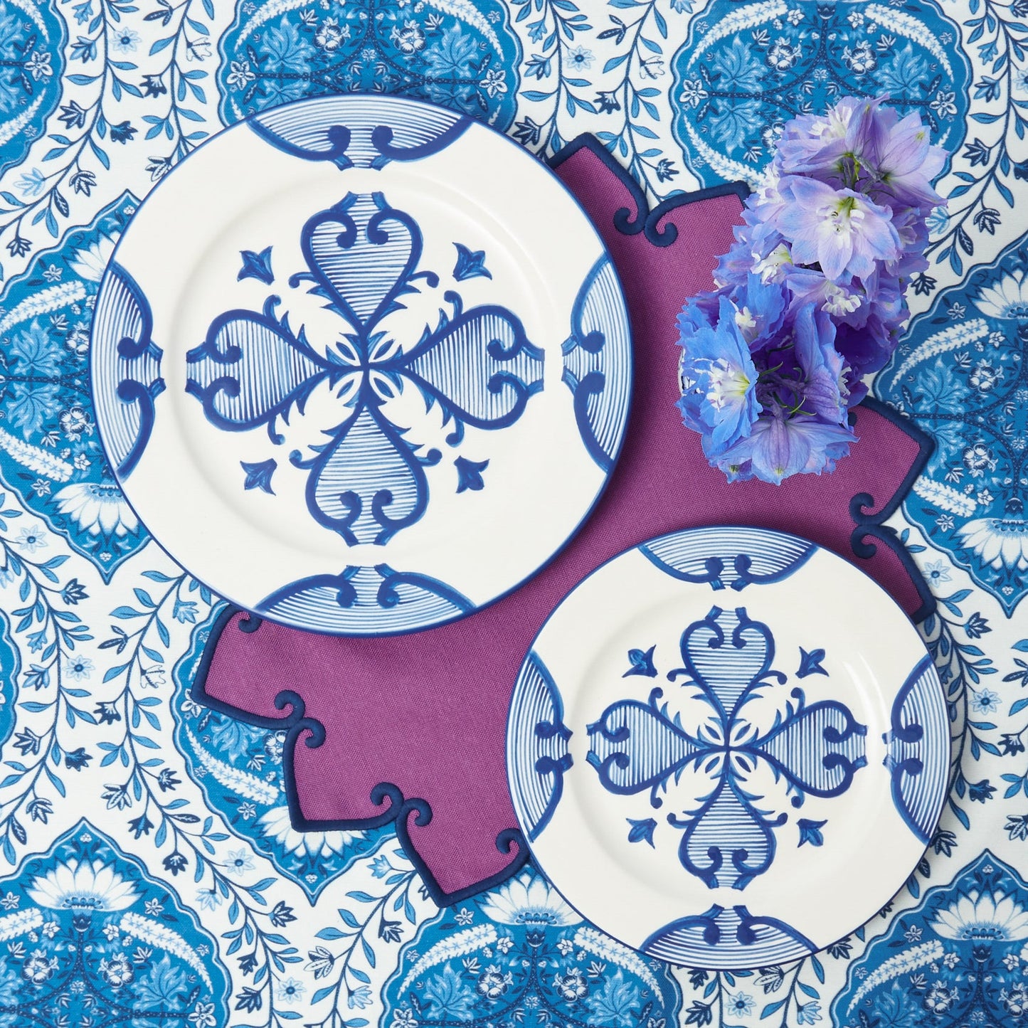 Blue Quatrefoil Dinner & Starter Plates (Set of 8)