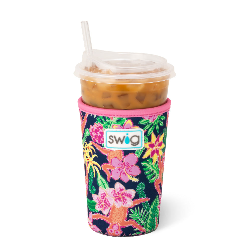 Taza fría con hielo para gimnasio en la jungla